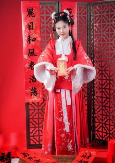 他揉捏她两乳不停呻吟小视频_1080P在线播放